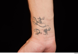 Max Dior hand tattoo 0002.jpg